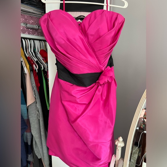✨Host Pick✨ Sleeveless fuchsia dress - Picture 8 of 11